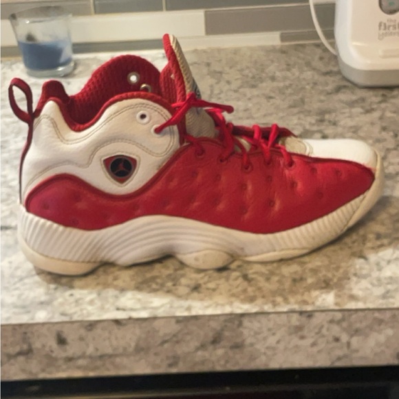 Size 9 Jordan sneakers red and white good condition released in 2016 - Picture 2 of 6